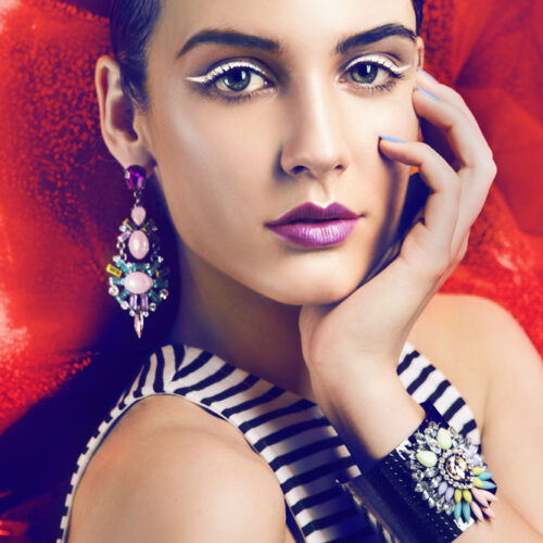NEON MAKE-UP – trendhunter.com